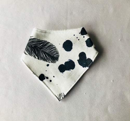 LITTLE WARRIOR & CO ORGANIC COTTON BANDANA BIB-MONOCHROME FEATHERS